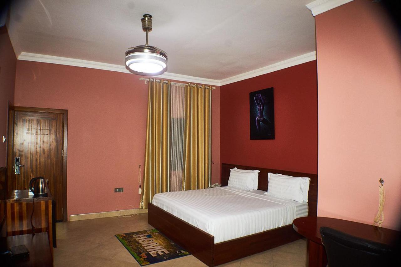 Triple Hill Hotel Weija 외부 사진