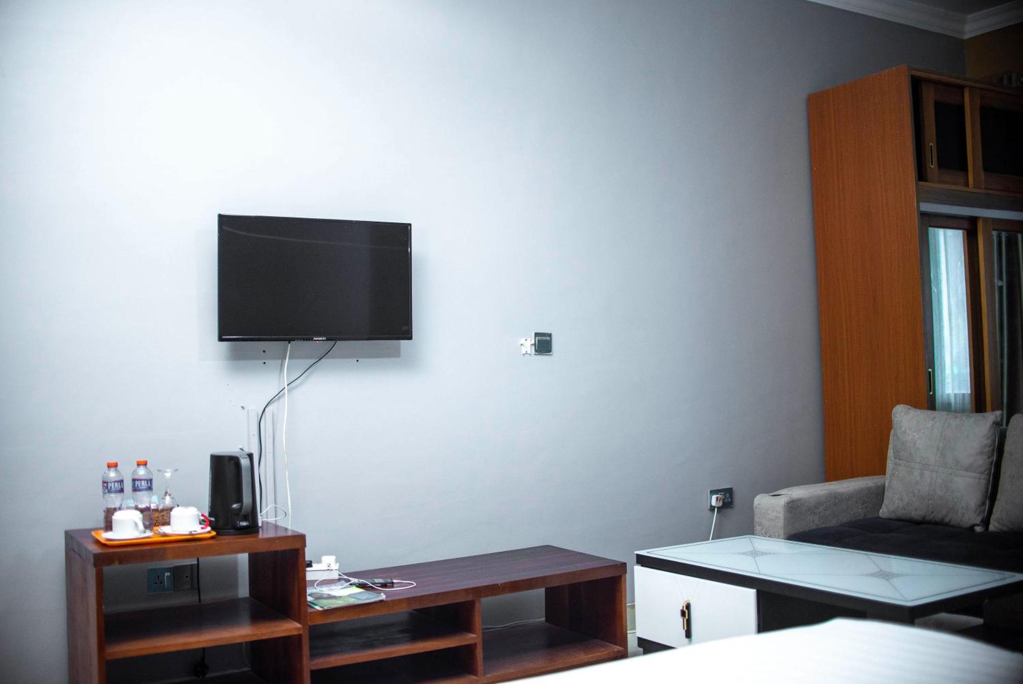 Triple Hill Hotel Weija 외부 사진
