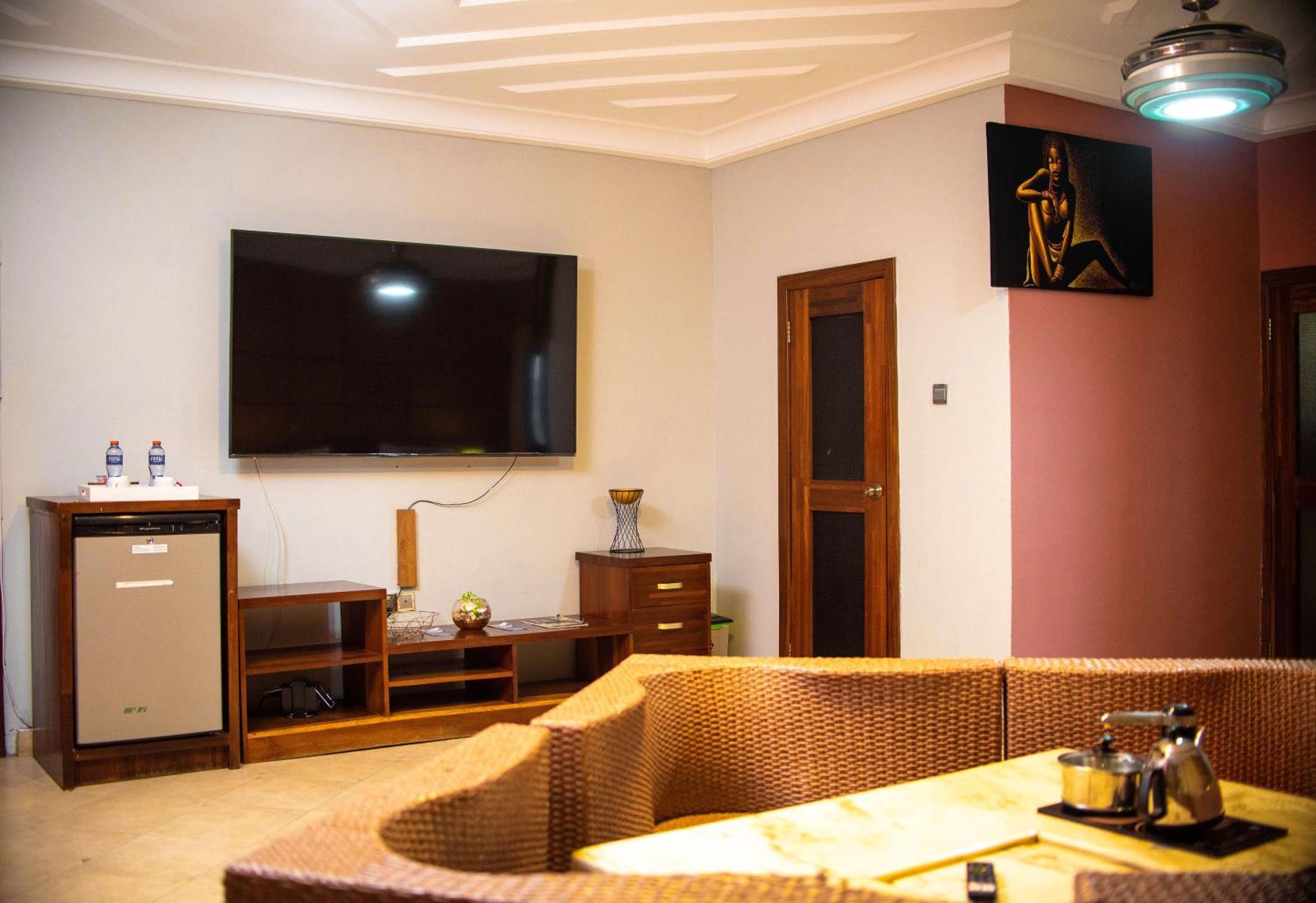 Triple Hill Hotel Weija 외부 사진