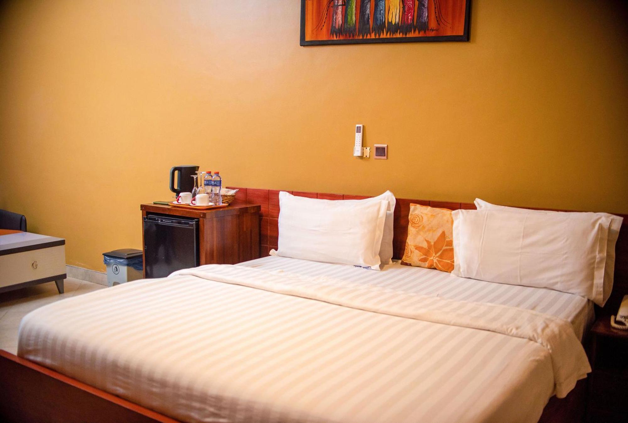 Triple Hill Hotel Weija 외부 사진